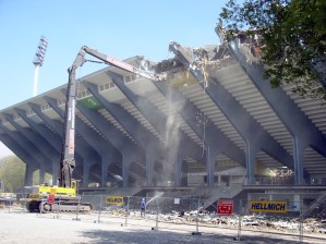 Abriss des alten Wedau Stadions